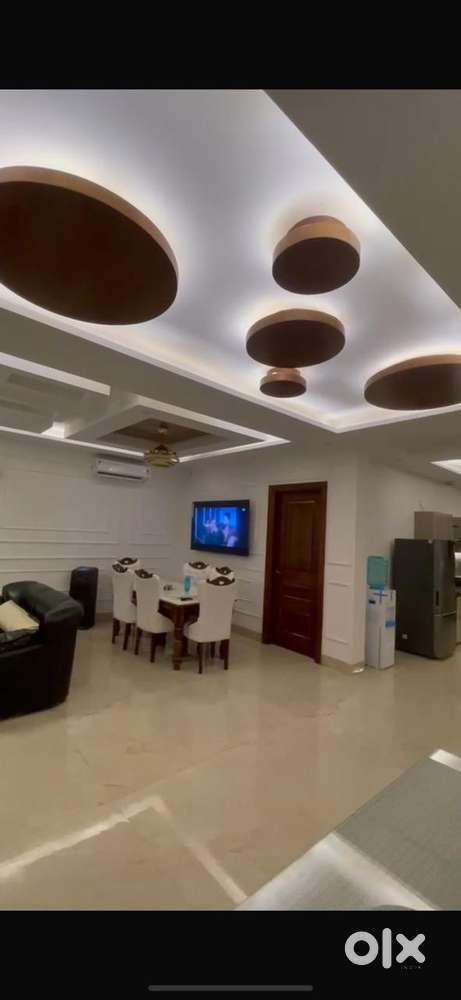 3 BHK fully furnished floor with amenities like AC,fridge etc..