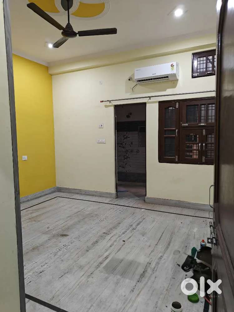 Q Cluster Shivalik Nagar 2Room Set Availaible With Modular Kitchen&AC