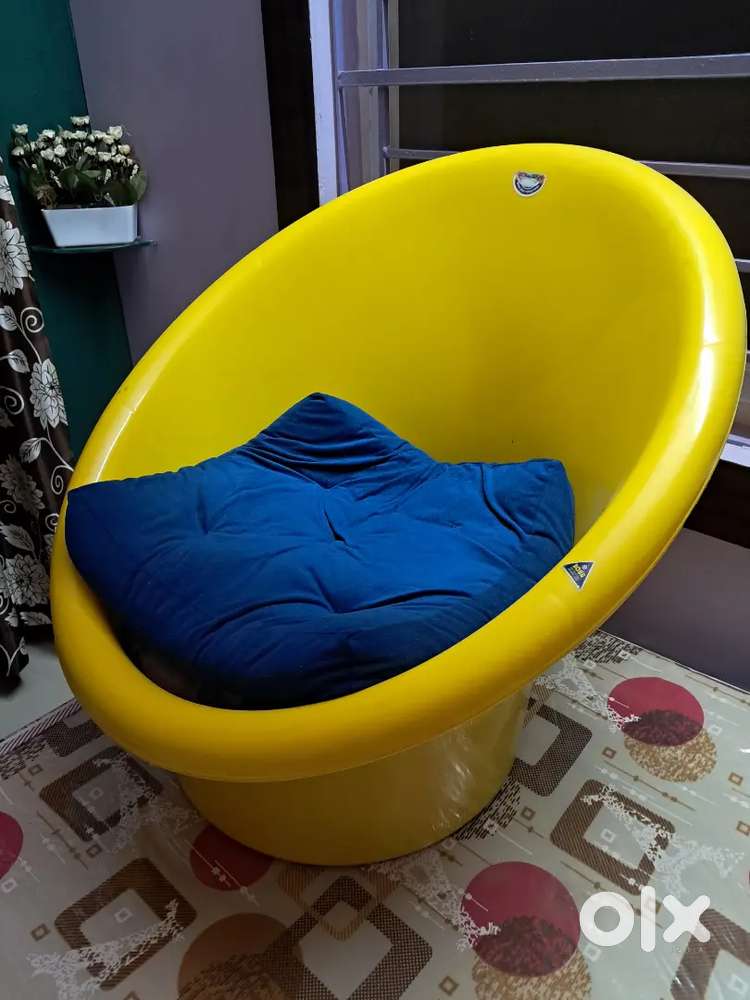 Low seat adult cushion chair