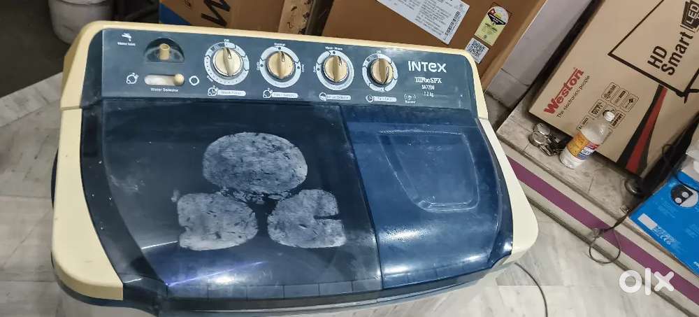 Intex semi automatic washing machine