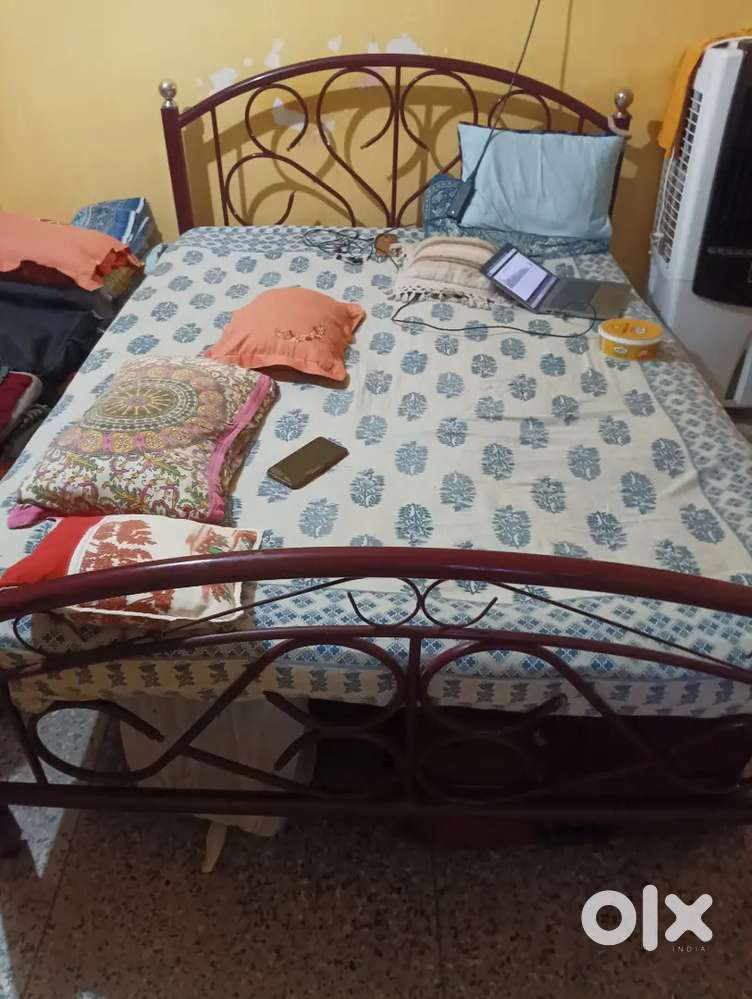Iron bed 6 months old