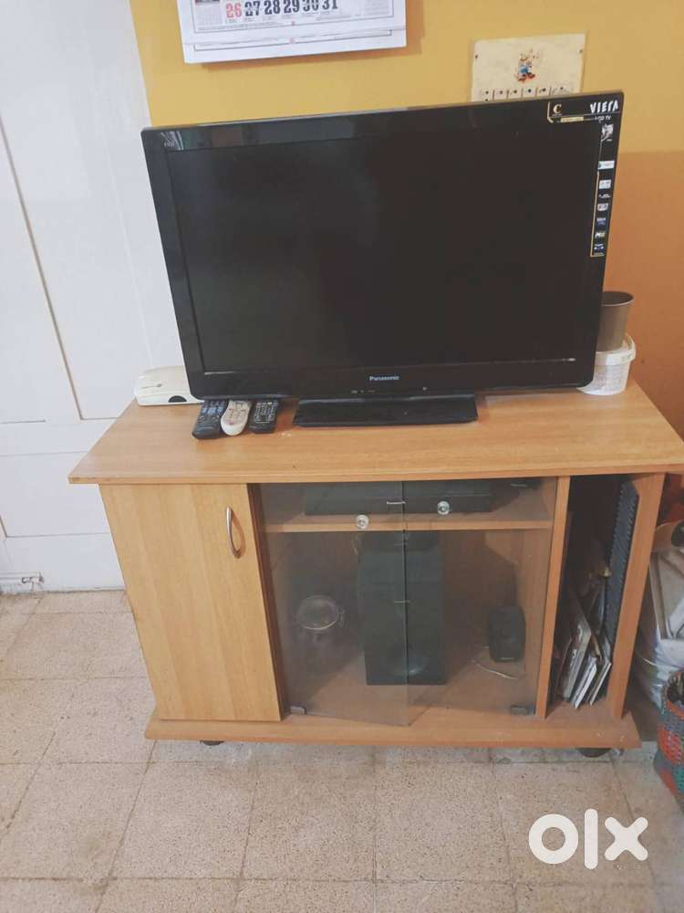 Tv stand with wheel size 3 ft.6 x1.ft.7 for Sale in Dinnur