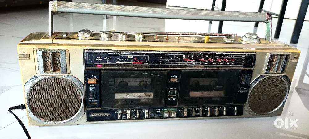 Sanyo 2 in 1 cassette radio player,power on ,1500/-