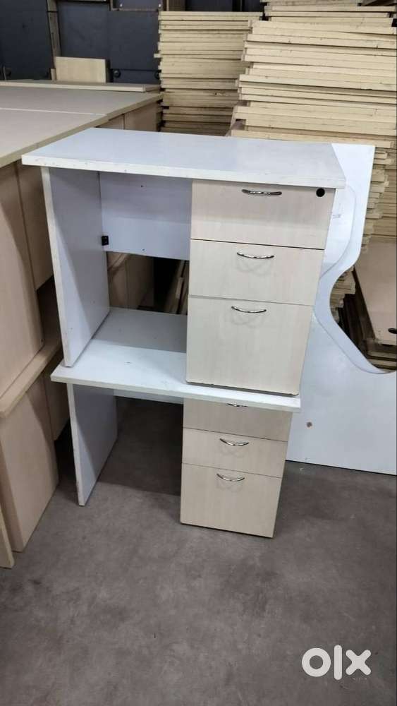 OFFICE TABLE FOR SALE