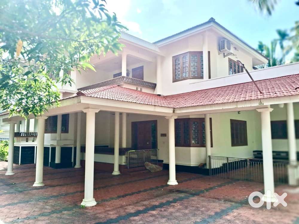 Perumanna 40 Cent 5 Bed House