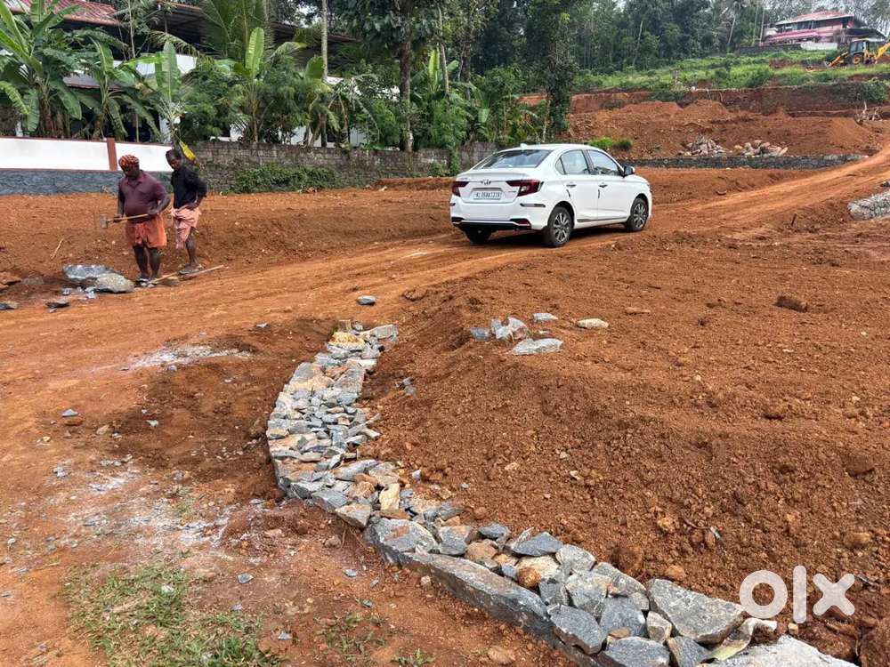 Plot for sale near Mc road 50 mts distance Ettumanoor Pattithanam