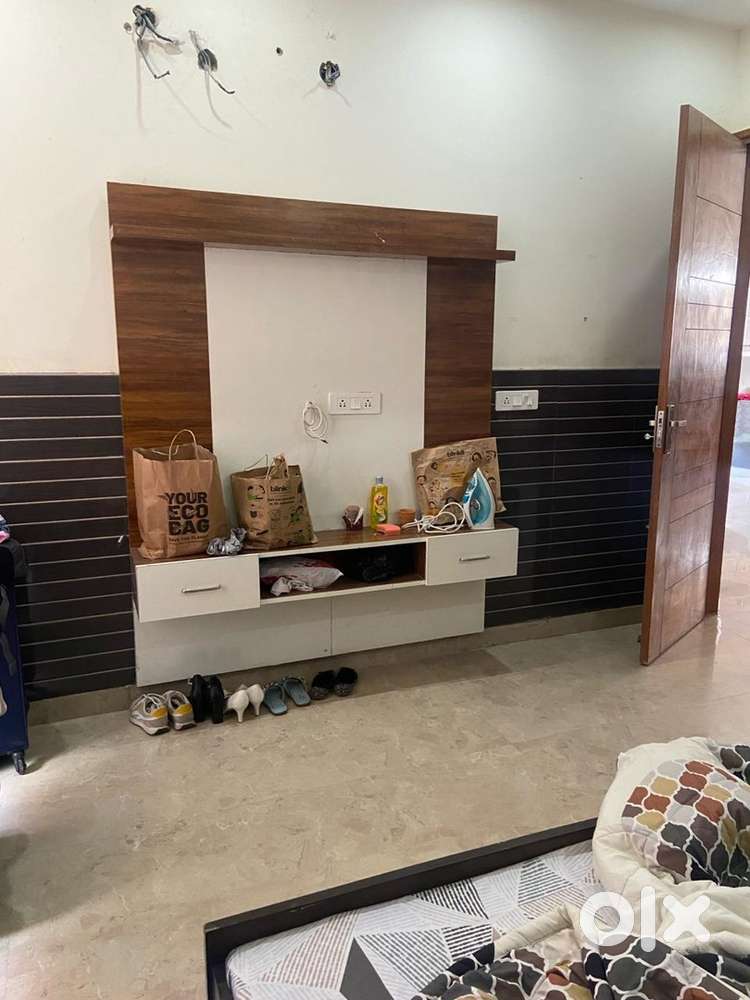 2 Bhk , 2 bedroom,2gyser, 1 auro,2 AC,sofaset,1 fridge, 1 chimney,