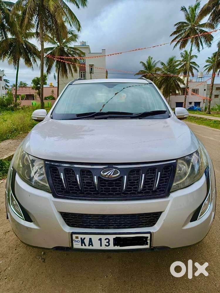 Mahindra XUV500 W10 sunroof edition