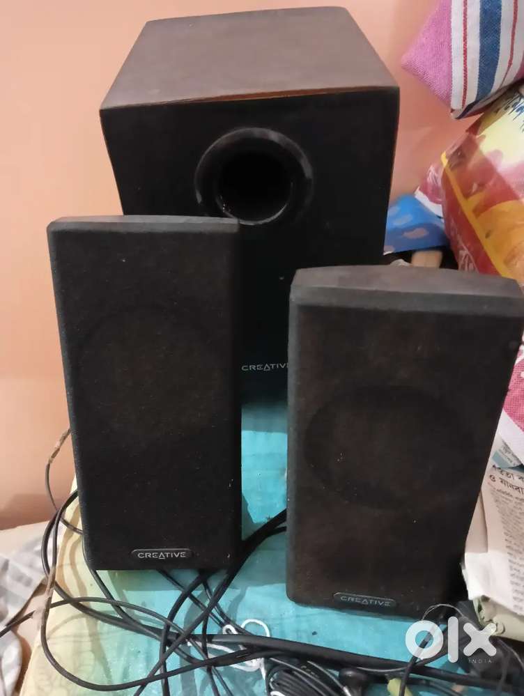 Creative 2:1 speakers for sale @ 2500