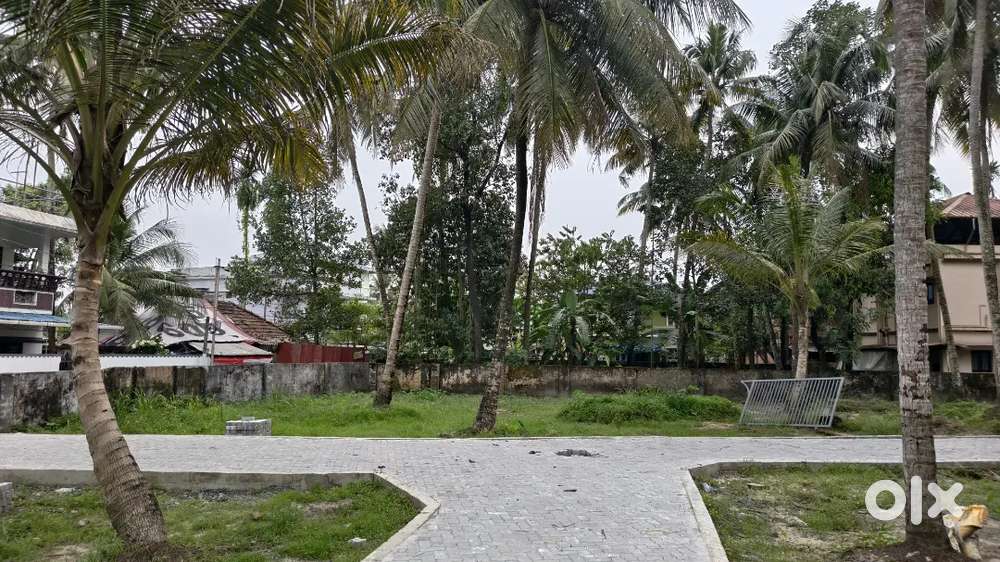 4,5 cent plots for sale at Thykoodam, Vyttila