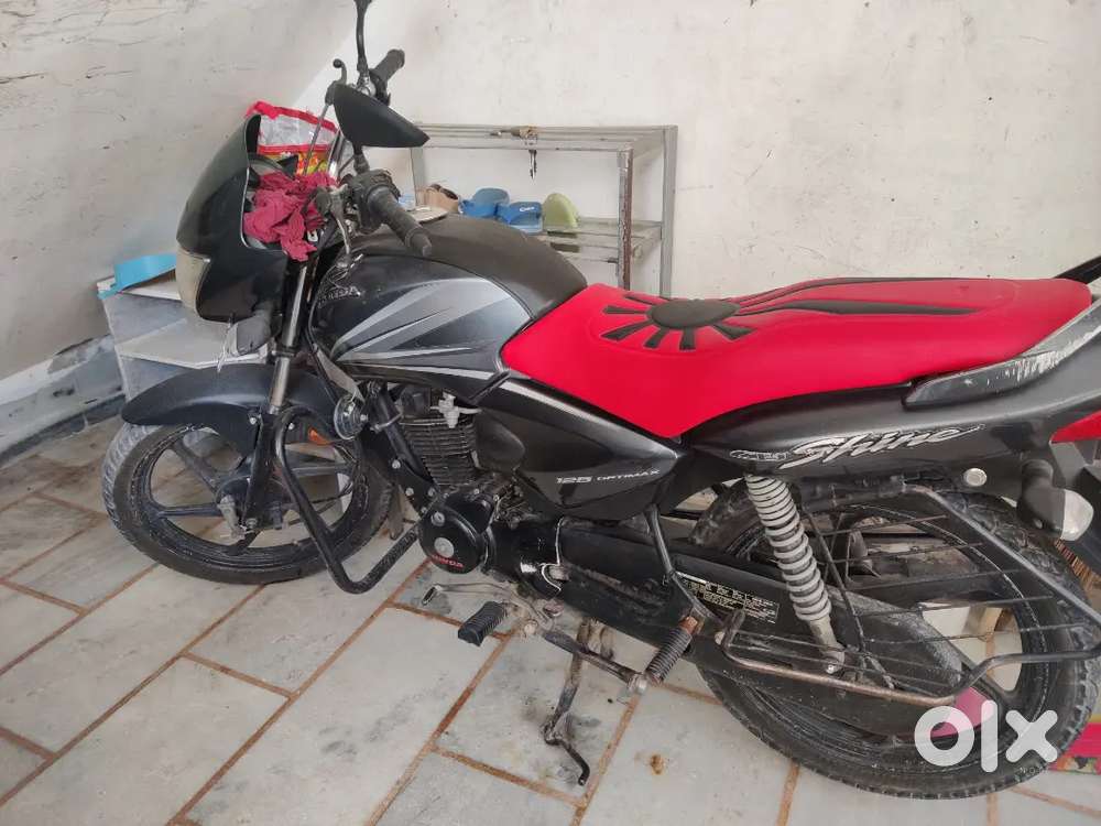 Honda shine good condition urjent sell price 35000