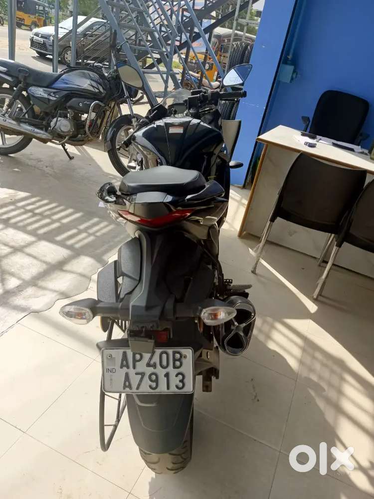 Gixxer sf vehicle
