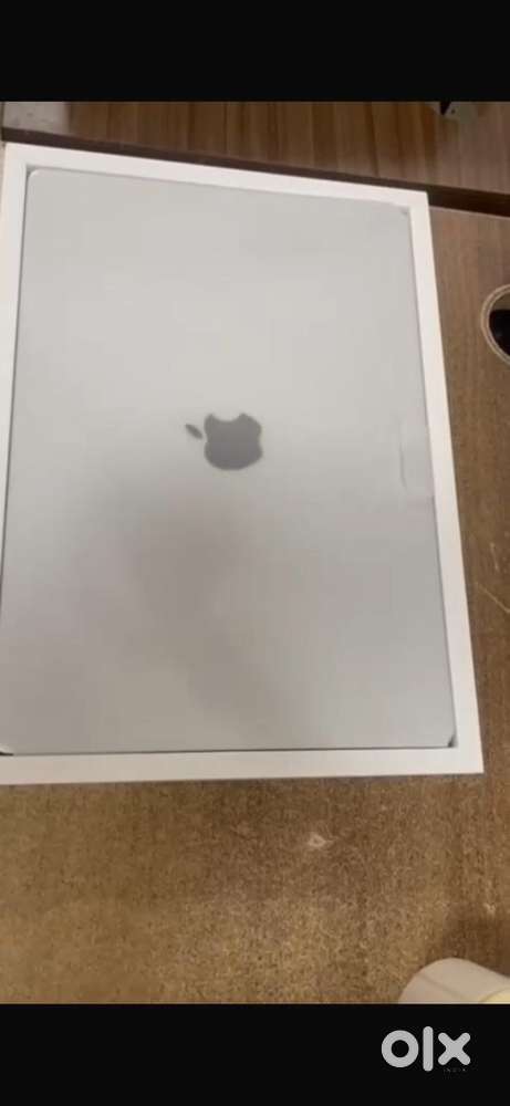 Mac book pro M3 max New silver (1year warranty)new box ,zero hour use