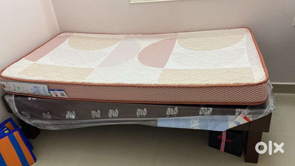 Sleepwell Mattress & Wooden Bed - 3x6 ft. (7 months old)