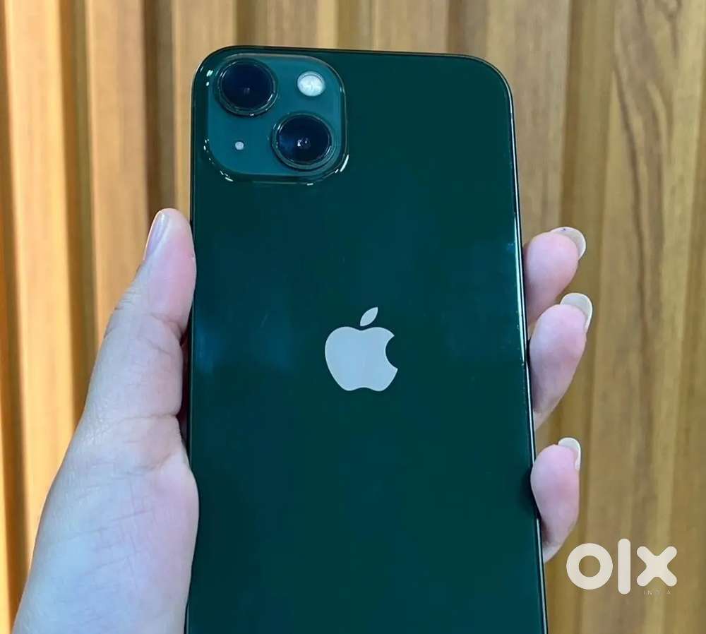 Selling my 5 month old iphone 13 bill box with all accessories