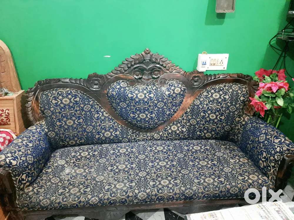 Double sofa -1, Single sofa-2, Dining table -1