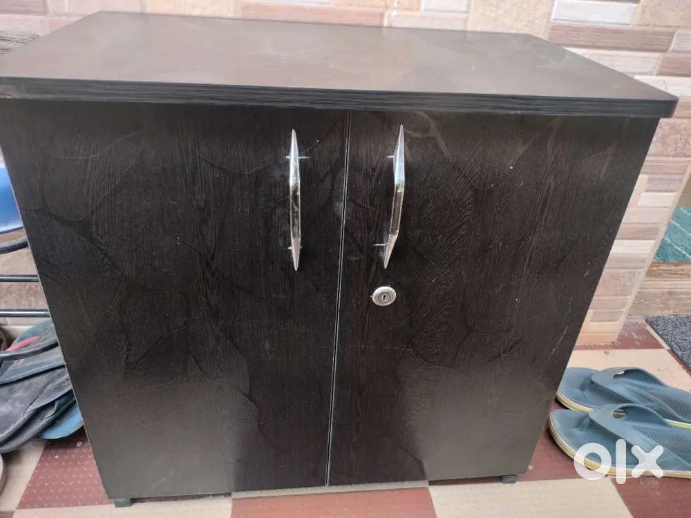 New cup board for sale