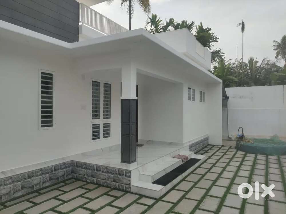 New house 6cents open well compound wall with gate