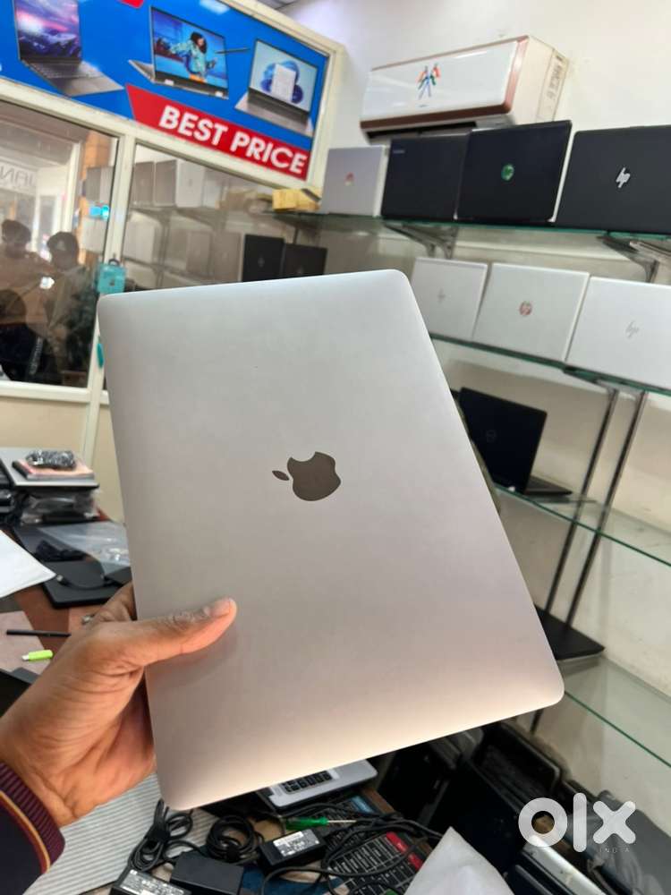 Apple MacBook i5 // Touch Bar 8/256 /Battery Backup 4 घंटे
