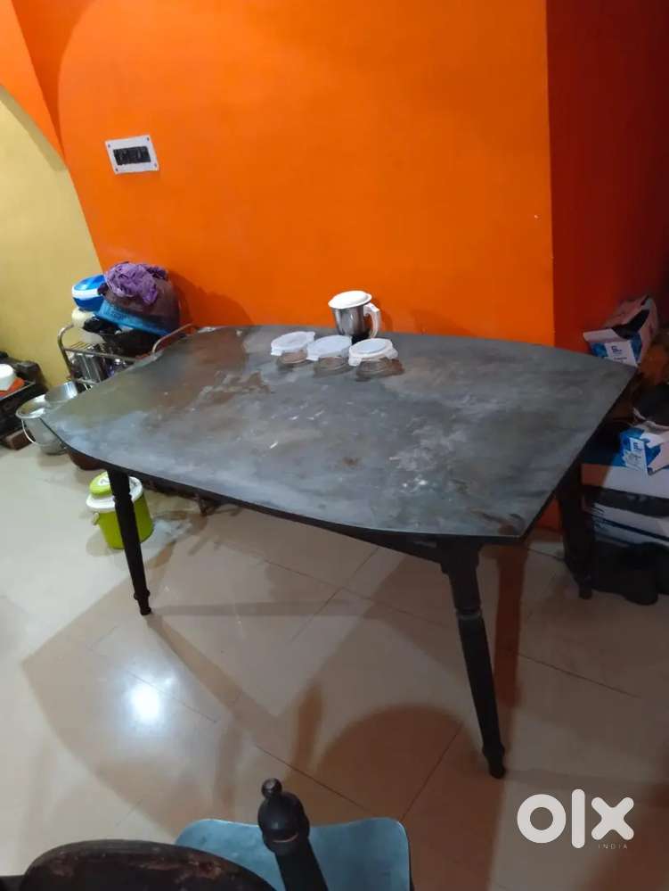 4 Seater Dinning Table