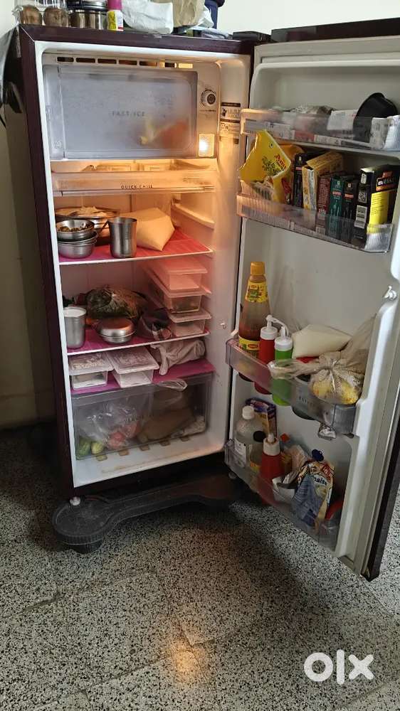 Whirpool single door 190 ltr with stand