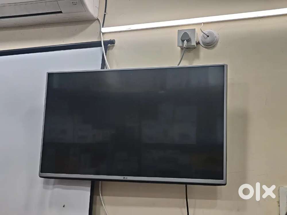 LG 43 inch TV @13500/-