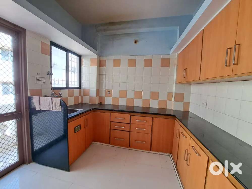 2BHK ROAD TOUCH SAMIFURNISED FLAT FOR RENT NEW SAMA ROAD