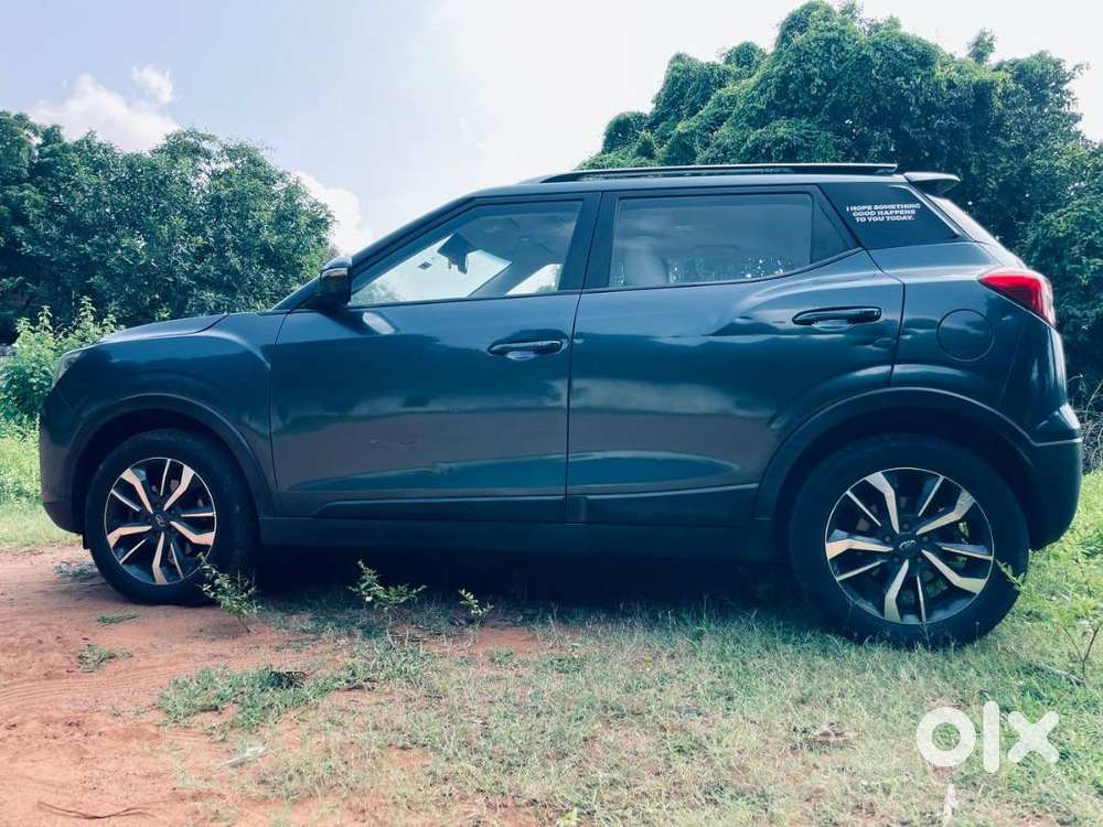 Fully-Loaded XUV300 Diesel  Sunroof  7 Airbags  Single Owner