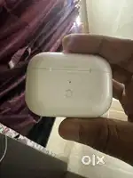 Airpods Pro Gen 1.