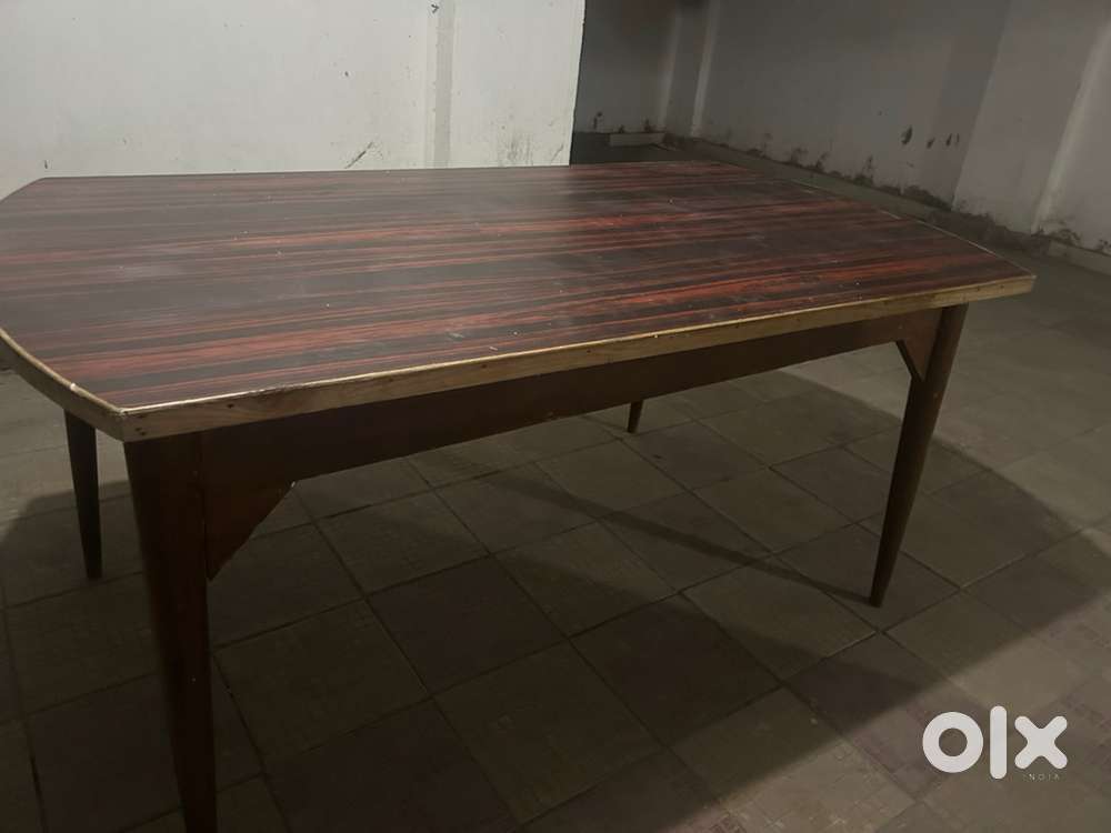 6 seater Dining table