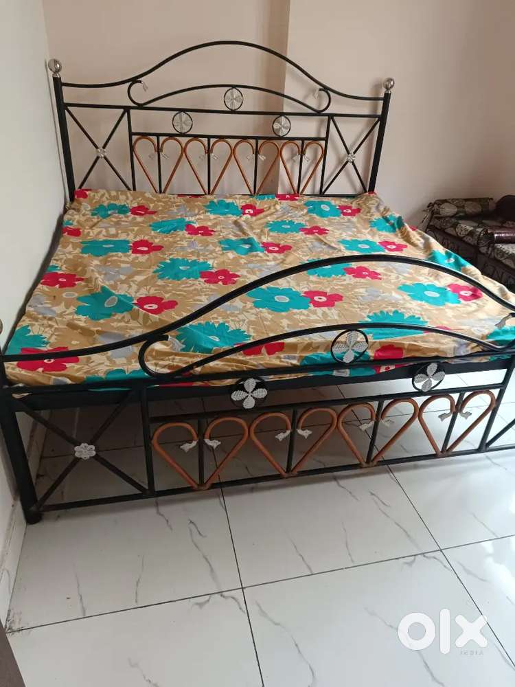 Iron bed 10000 rs