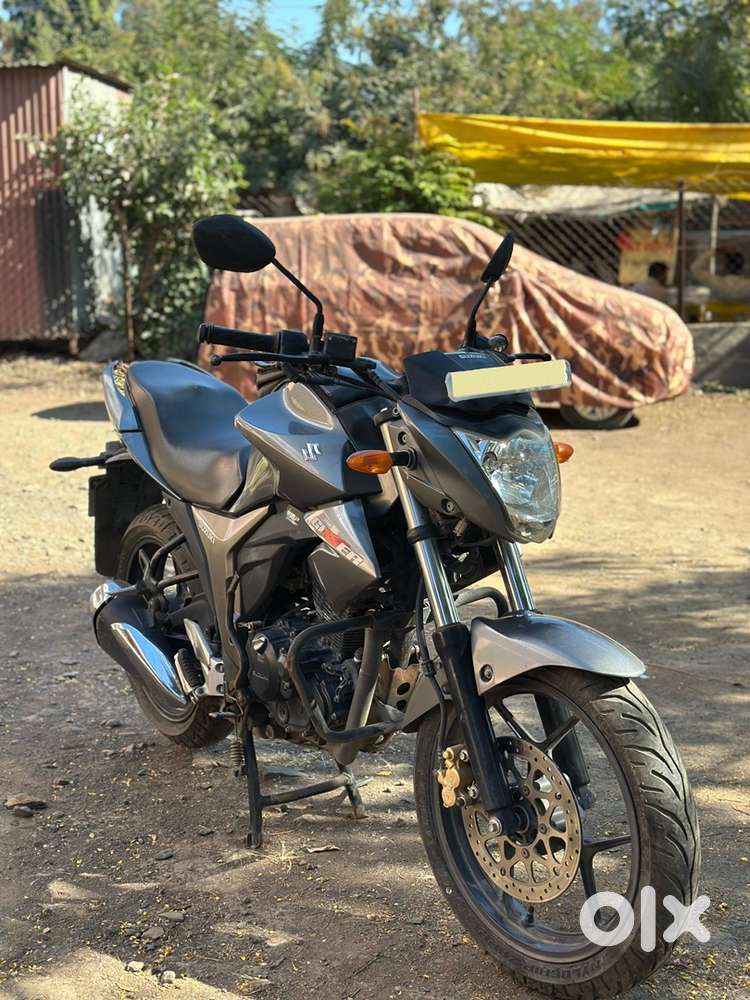 WELL SHOWROOM MAINTAINED Suzuki Gixxer as good as new rarely used.