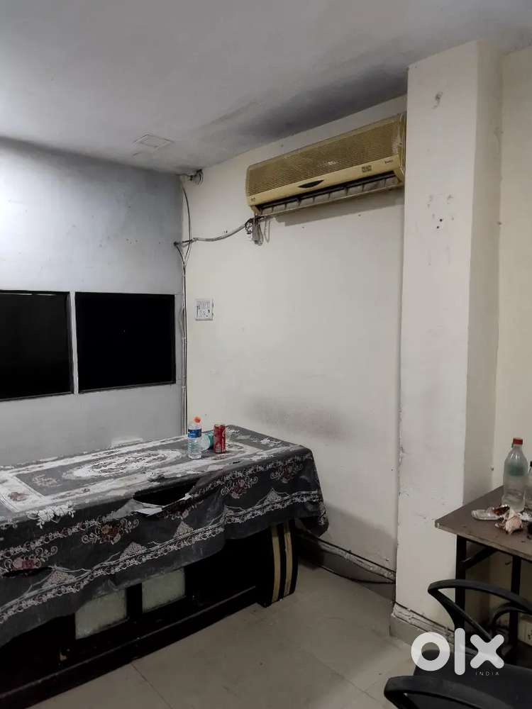 One cabin 15 seat office in 15000 rs near dwarka mor metro in 17000 rs