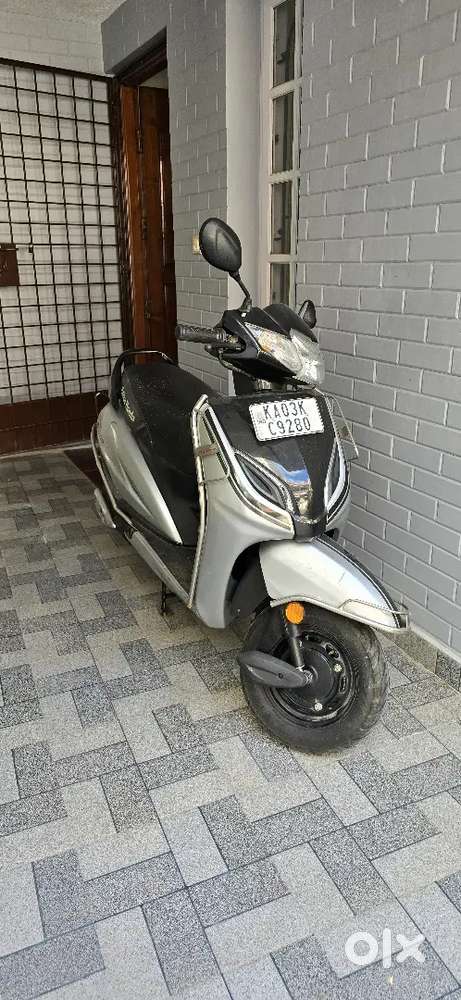 Sparingly 2800 kms onlyused - Excellent condition