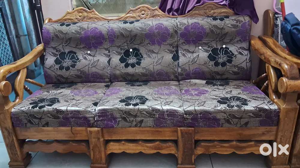I want to sell sagwan wooden sofa set 5 seater