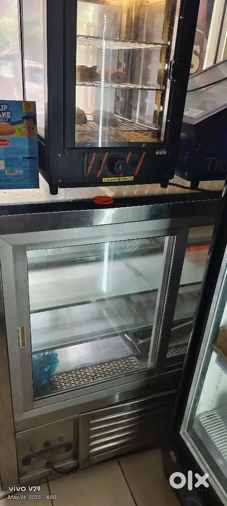 Cake counter 4 feet condition ok but compressor problem hai