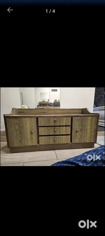 Dressing wooden table with sitting and storage