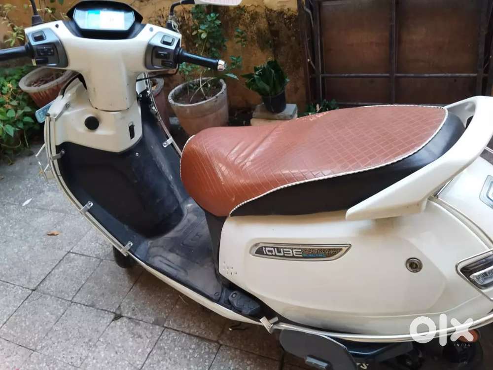 It is double battery model and its avg. Is 105 kms