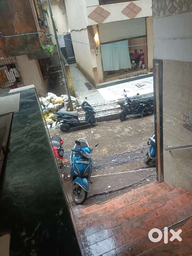 teen char Bechne ke liye mere pass hai