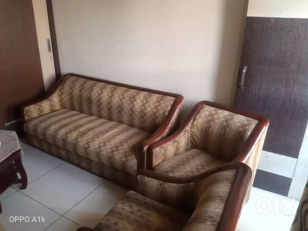 Excellent Neat and clean sofa