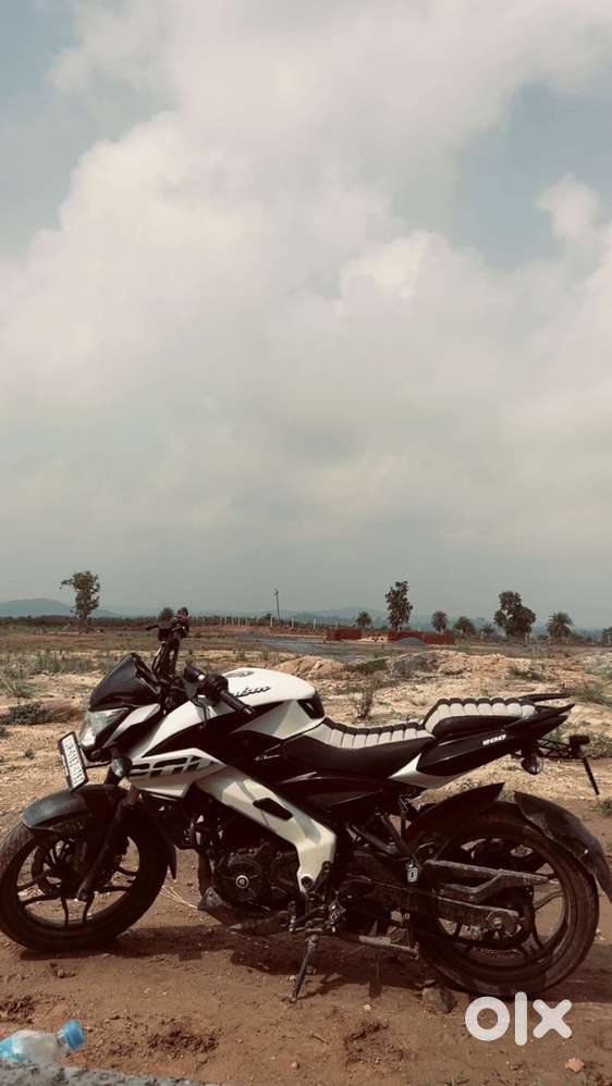 No scrath on bike and gull condition and service all time maintain jr