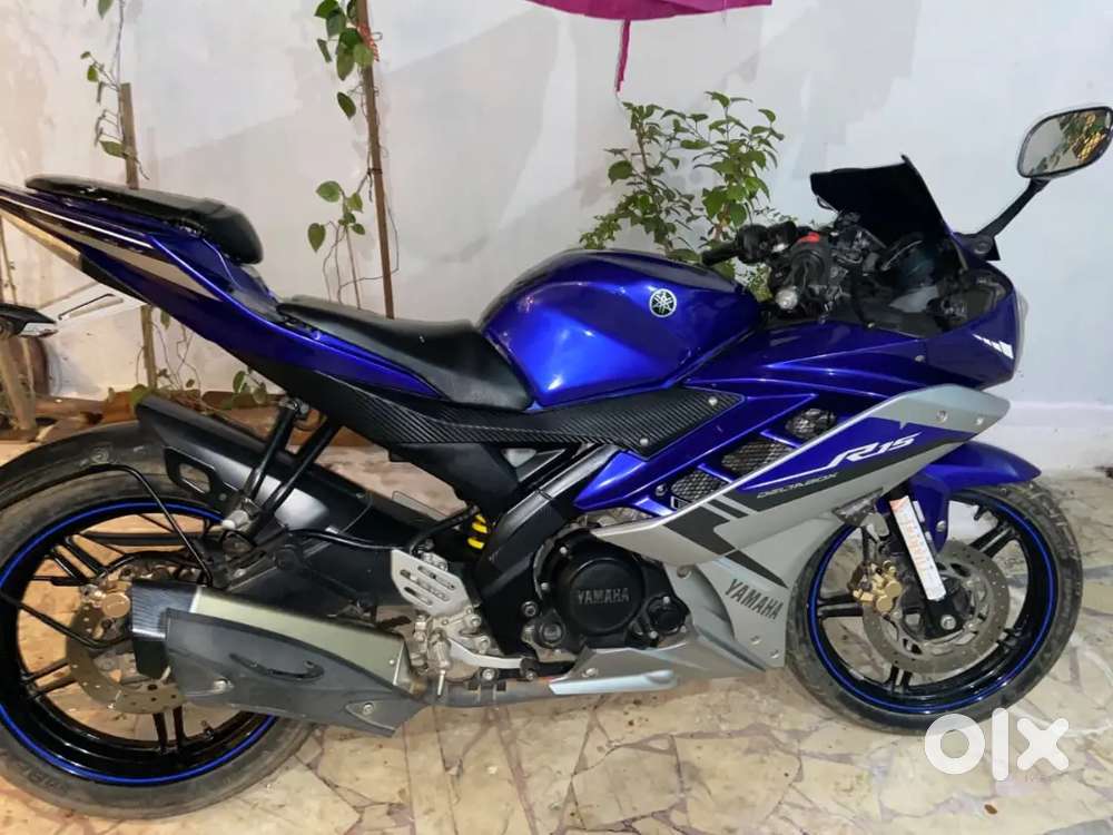 Yamaha R15 V2 blue color