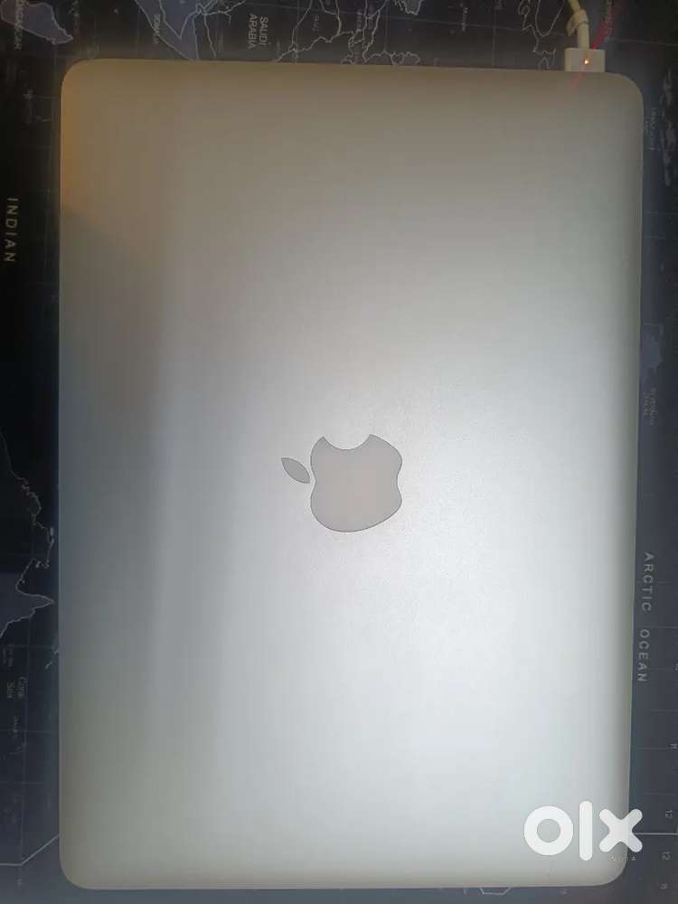 Macbook Air (13 Inch, 2017) 128 GB  8 GB