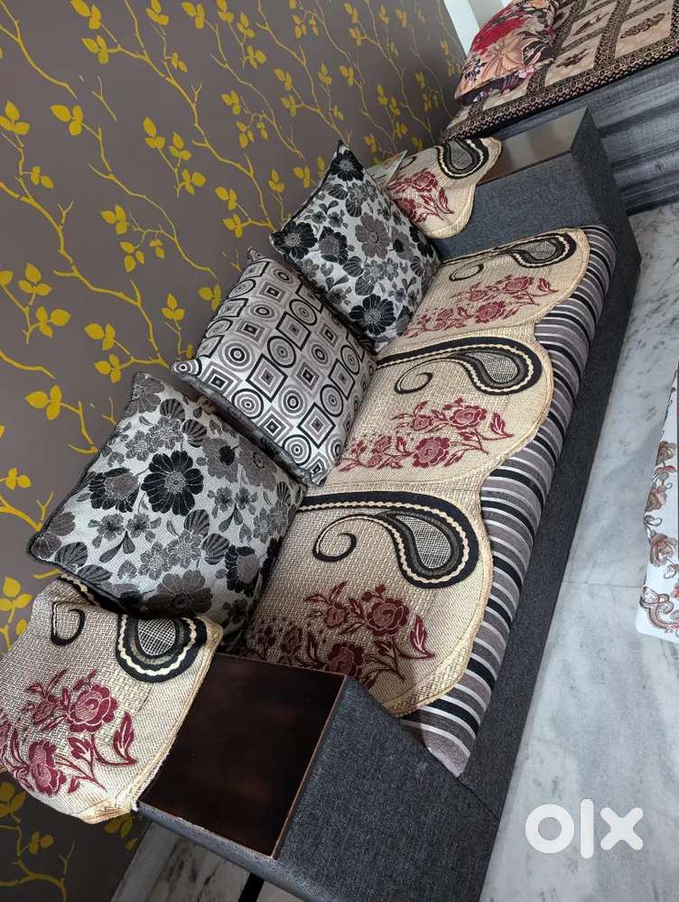 5 seater sofa in excellent condition