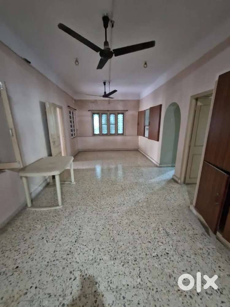4bhk for BECHLARS OR COMPANY GEST HOUSE With very reasonable rent