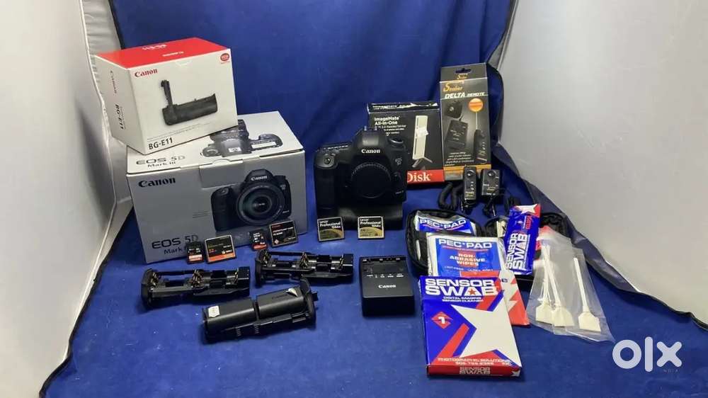 Canon 5D Mark III Camera And BG E11 Grip Lots Of Extras
