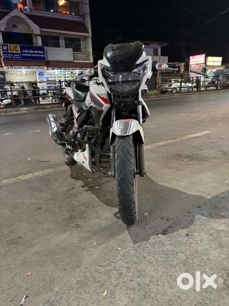 Do bike hai es liye bech raha