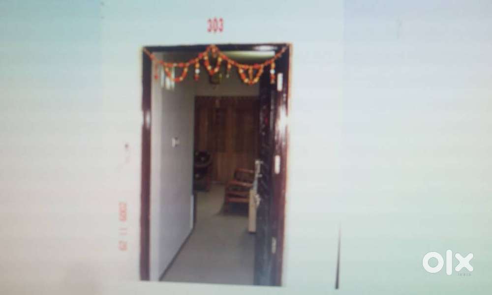 FURNISHED AC ROOM FOR GIRLS IN GIRLS ONLY FLAT NEAR RACE COURSE