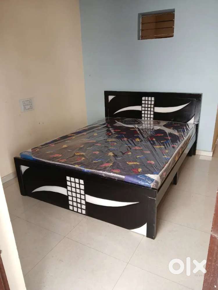Mountain furniture new brand Queen size cot with mattress wholesale