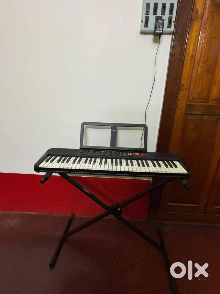 For Sale: Yamaha PSR-FS2 Keyboard + FREE Keyboard Stand